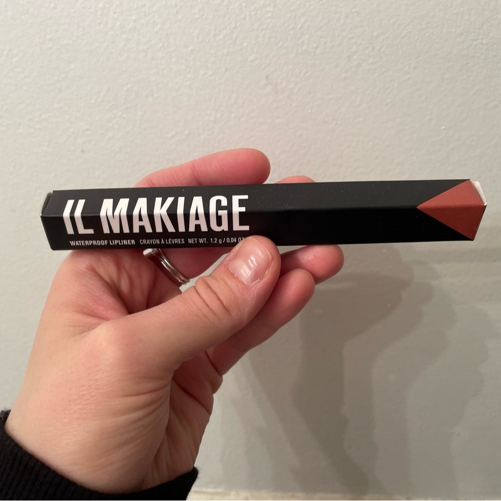 SOLD NEW, Unopened IL Makiage Lip Liner